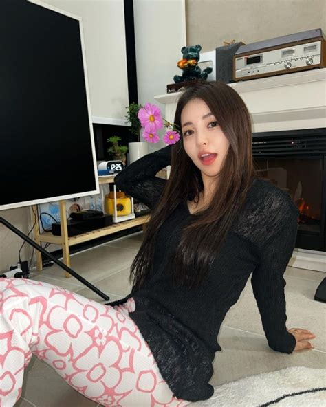 유정(브브걸) .